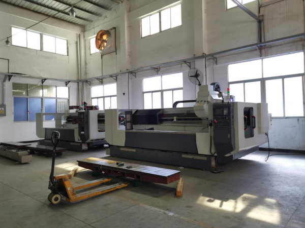 鋁型材加工設(shè)備研發(fā)專家，精工品質(zhì)。30臺(tái)鋁型材設(shè)備對(duì)外加工