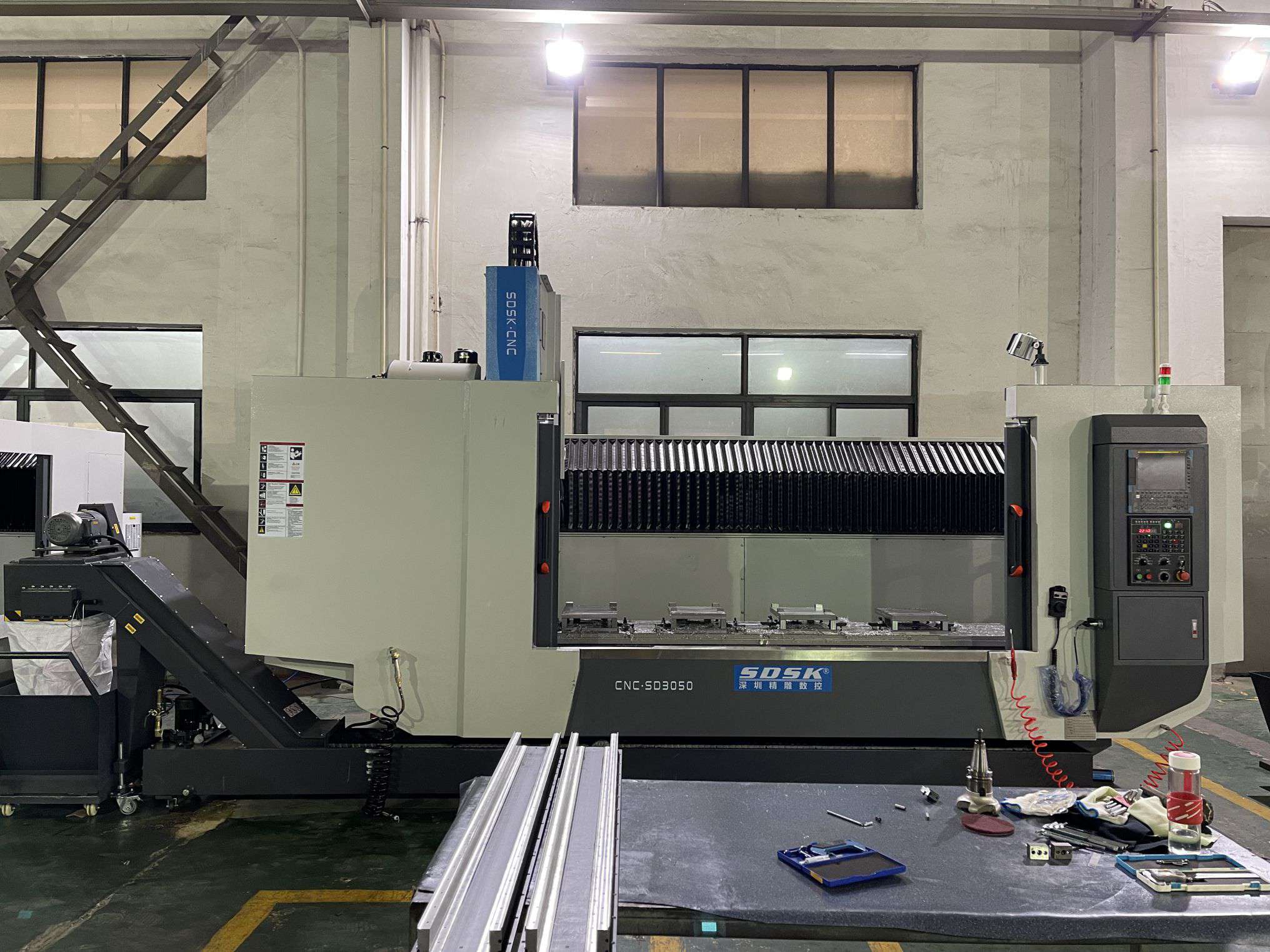 铝型材加工使用到的设备